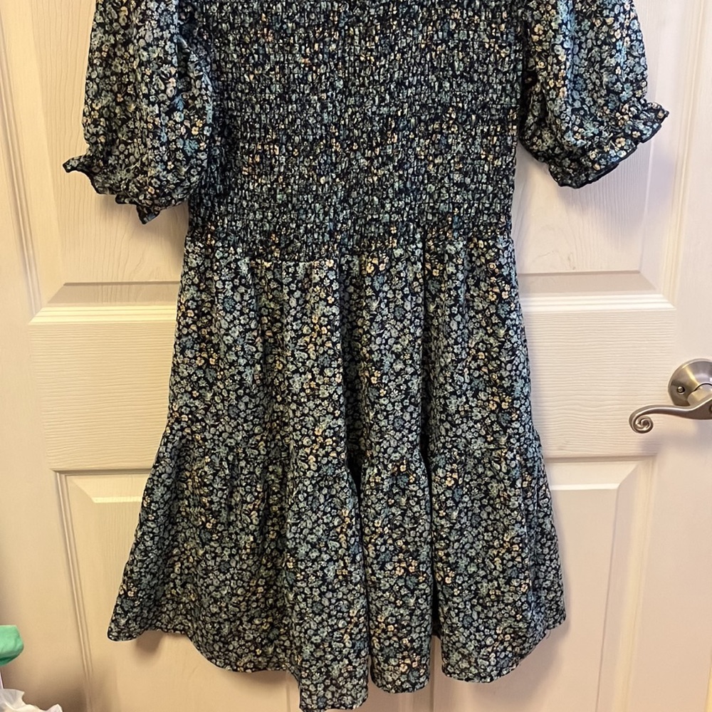 Ladies, very cute flowered dress size large, short sleeve by Wild fable